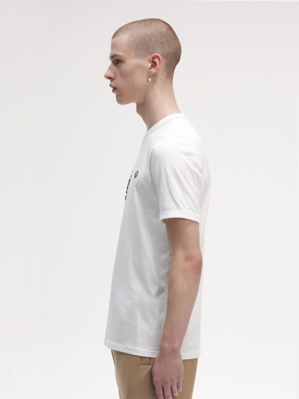 M5832-ABSTRACT-DOUBLE-LAUREL-T-SHIRT-FRED-PERRY-BIANCA-UOMO-12