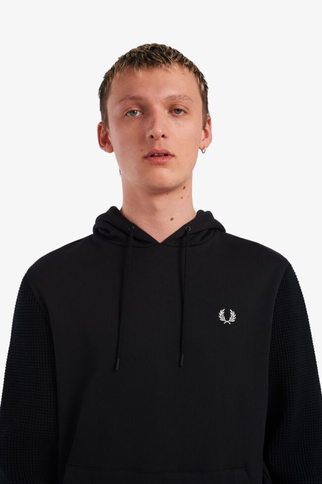 Felpa Nera con Maniche in Maglia Fred Perry